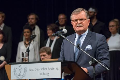 Prof. Dr. med. Frank Ulrich Montgomery Deutscher Ärztetag, 2018. május, Erfurt Forrás: http://www.bundesaerztekammer.de/aerztetag/