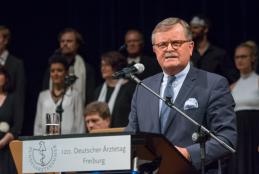 Prof. Dr. med. Frank Ulrich Montgomery Deutscher Ärztetag, 2018. május, Erfurt Forrás: http://www.bundesaerztekammer.de/aerztetag/